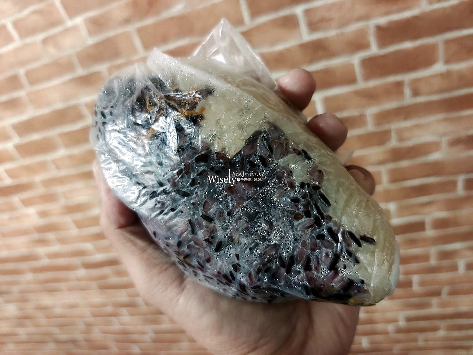 米小姐愛吃飯糰︱雙色紫米豬柳飯糰︱景美市場小吃攤︱捷運景美站