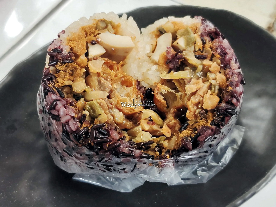 米小姐愛吃飯糰︱雙色紫米豬柳飯糰︱景美市場小吃攤︱捷運景美站