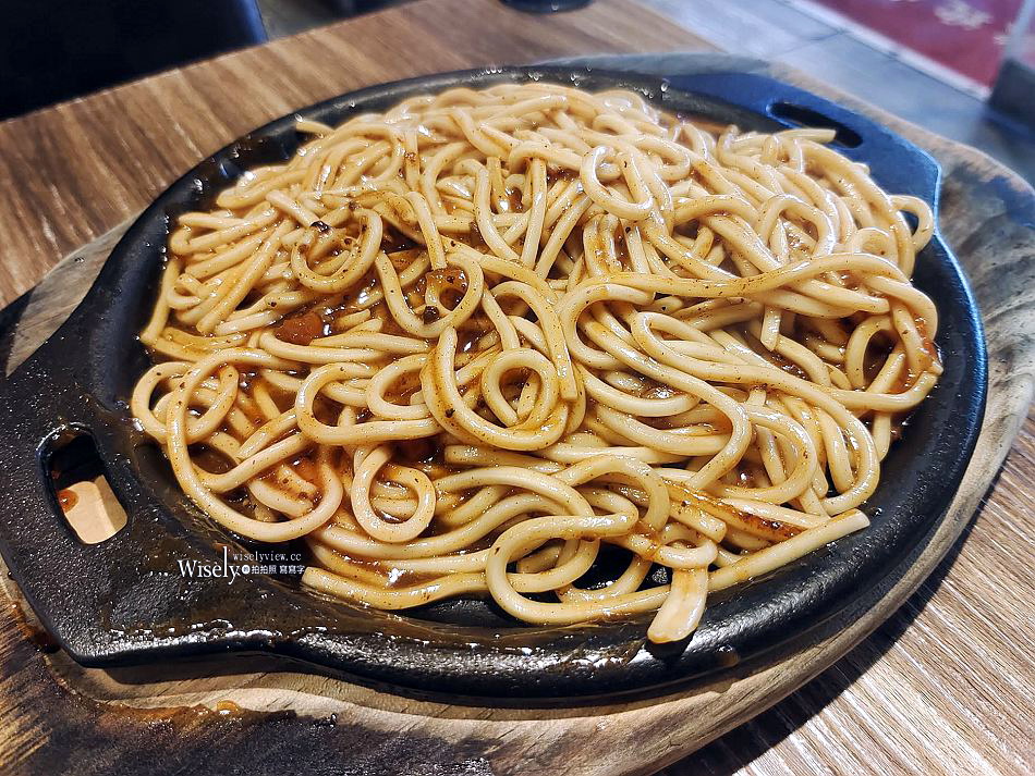 大嘴巴牛排︱免費加麵大份量︱飲料冰淇淋吃到飽附酥皮濃湯︱捷運石牌站