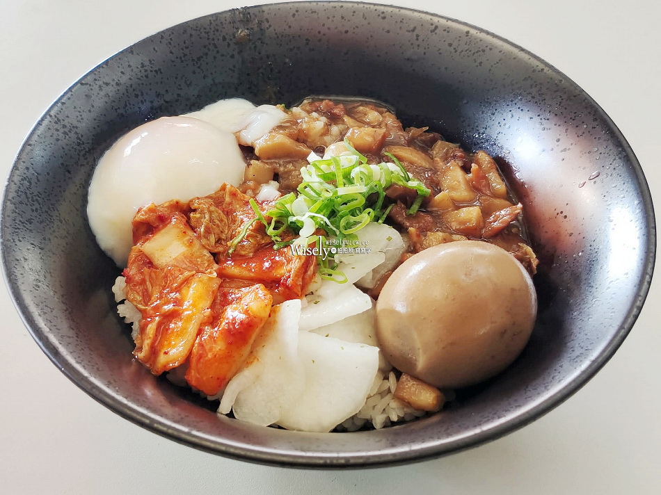 宜蘭.日出滷肉飯︱雙蛋搭配日韓漬菜︱鴨先知米尊爵一等米︱阿嬤臭豆腐