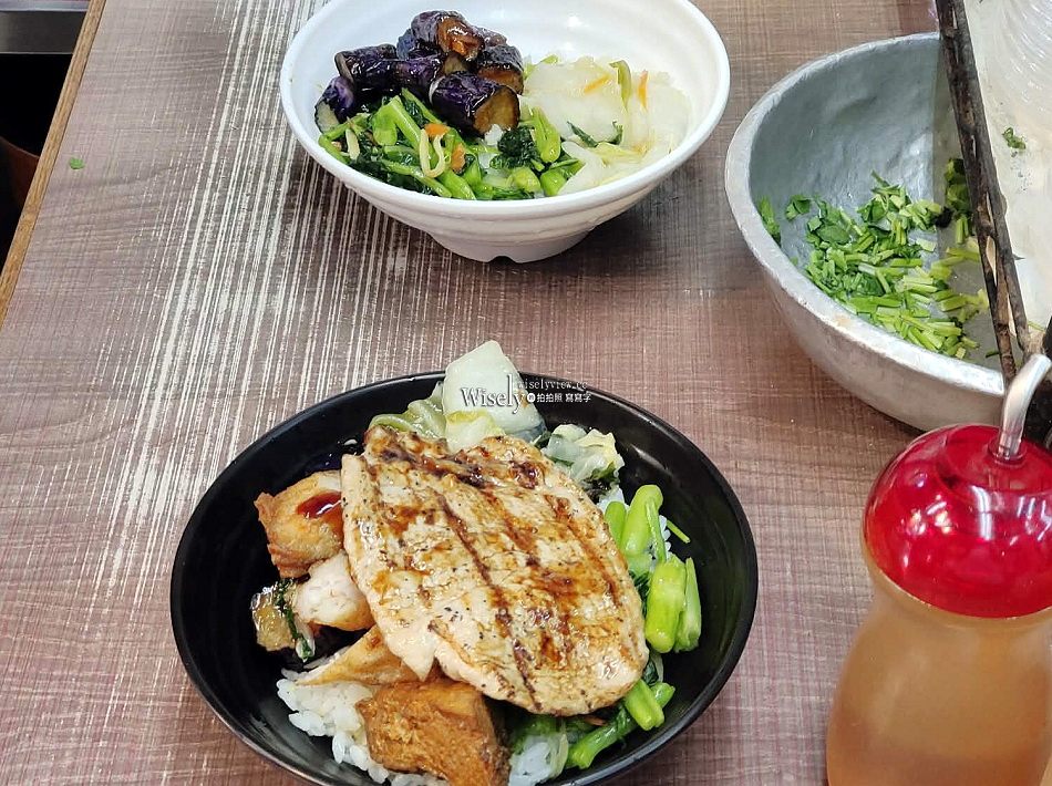 金鑽魯肉飯︱石板鹹豬肉邵族飯︱原民燒烤炸物︱伊達邵老街︱南投日月潭 金鑽魯肉飯︱石板鹹豬肉邵族飯︱原民燒烤炸物︱伊達邵老街︱南投日月潭