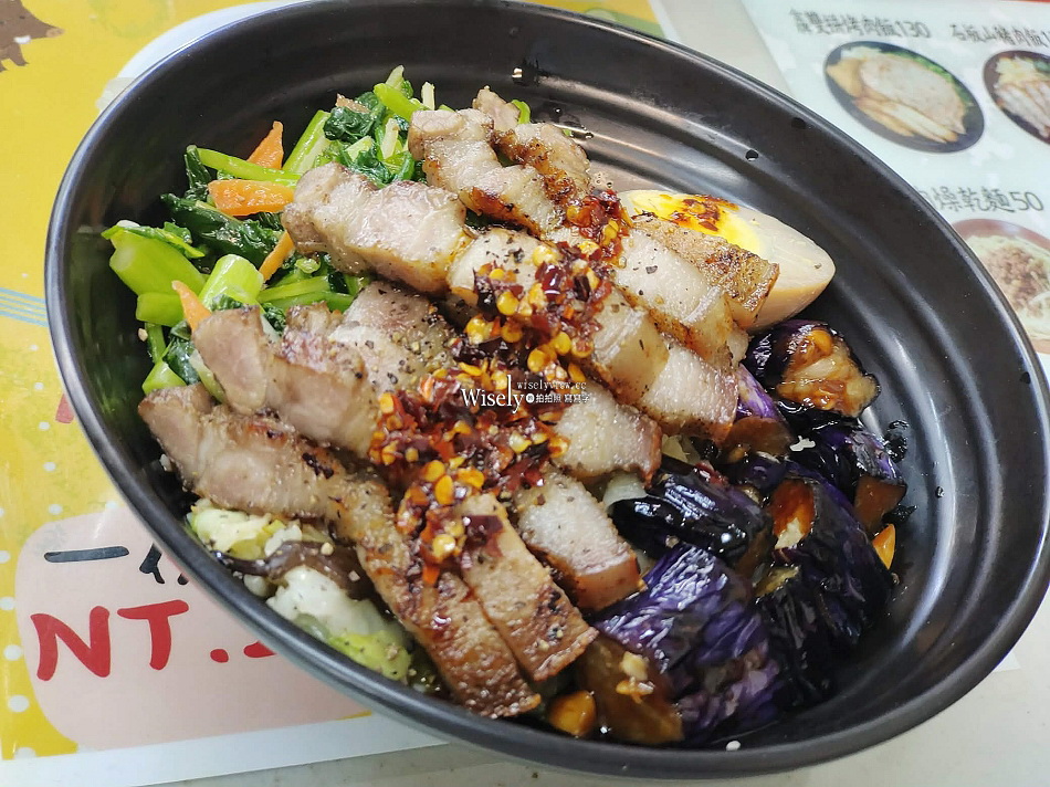 金鑽魯肉飯︱石板鹹豬肉邵族飯︱原民燒烤炸物︱伊達邵老街︱南投日月潭 金鑽魯肉飯︱石板鹹豬肉邵族飯︱原民燒烤炸物︱伊達邵老街︱南投日月潭